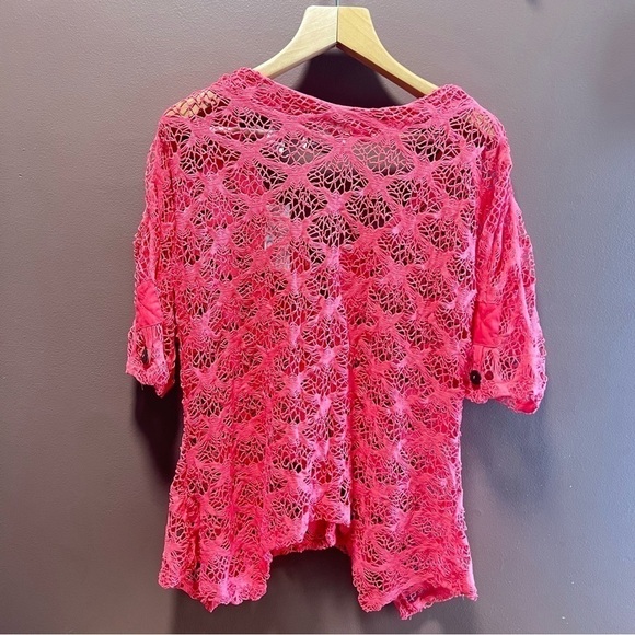 NWT Le Moda Coral Summer Mesh Wooden Button Closire Top, Small - Picture 2 of 6